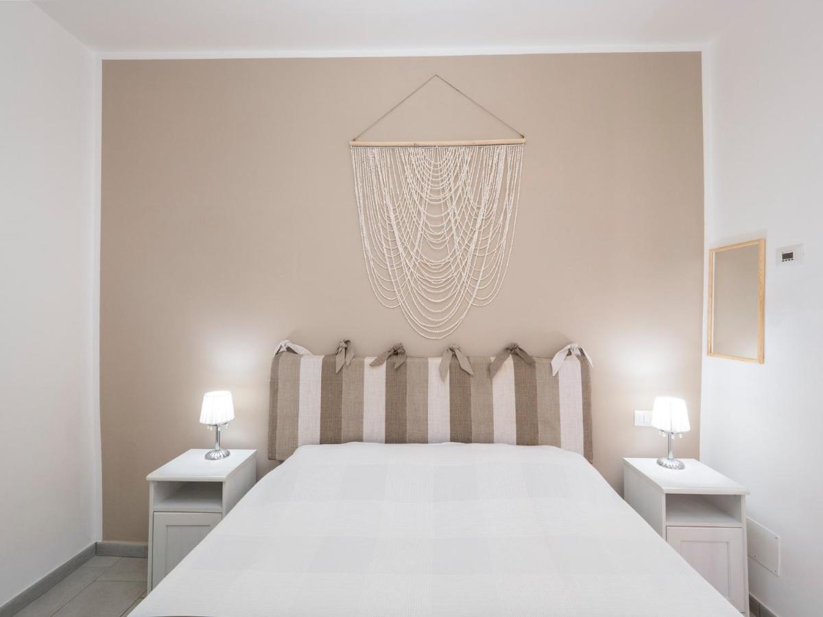 Luminoso Appartamento Sul Lago - Lake Court Ангуилара Сабация Екстериор снимка