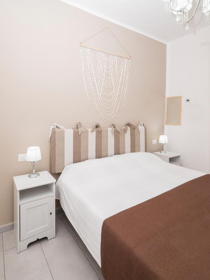 Luminoso Appartamento Sul Lago - Lake Court Ангуилара Сабация Екстериор снимка